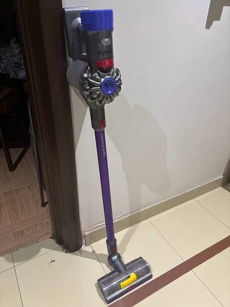 dyson v8 vacuum cordless perfectly working US version 0