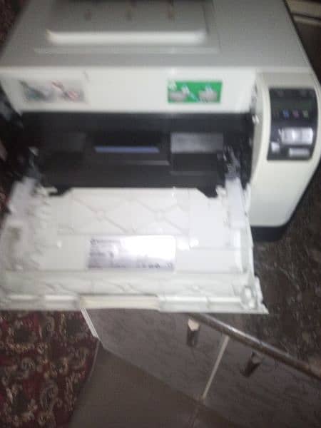 hp laserjet CP 1525n color printer 2