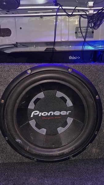 Pioneer d4 woofer and 4 channel amplifier. 1