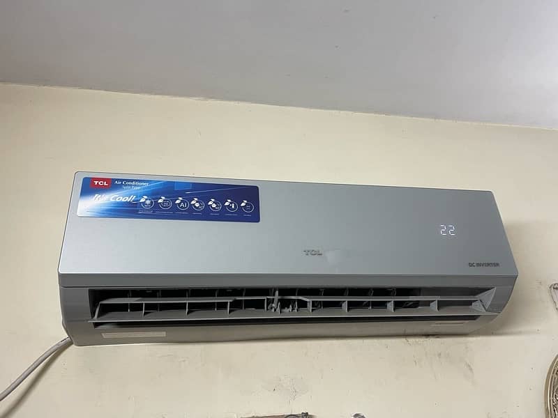 Tcl 1ton dc inverter ac in a very good condition 2