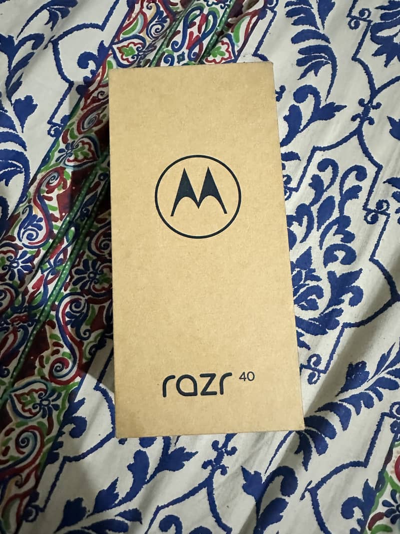 Motorola Razor 40-Dual sim- 256 GB -Brand New -Sealed boxed-Non PTA 0