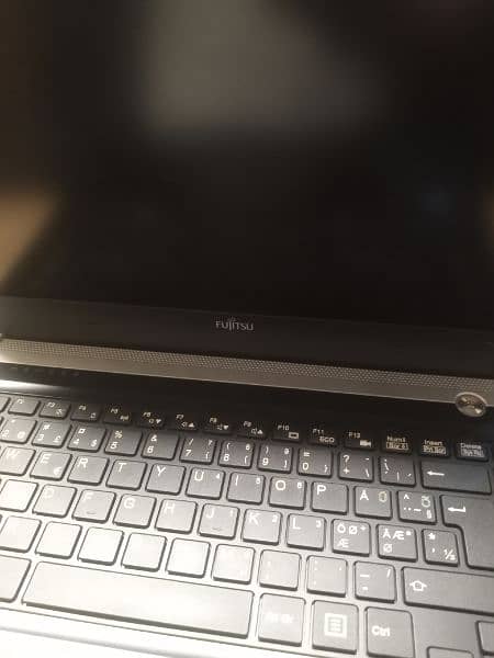 fujitsu laptop 2