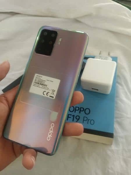 Oppo f19 pro 10 by 10 one hand use. 0