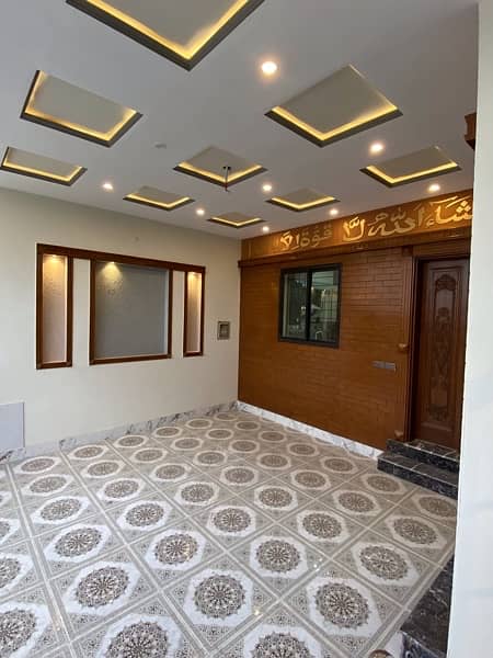 5 Marla Park facing Arabian Style villa in Khyaban e Naveed 5