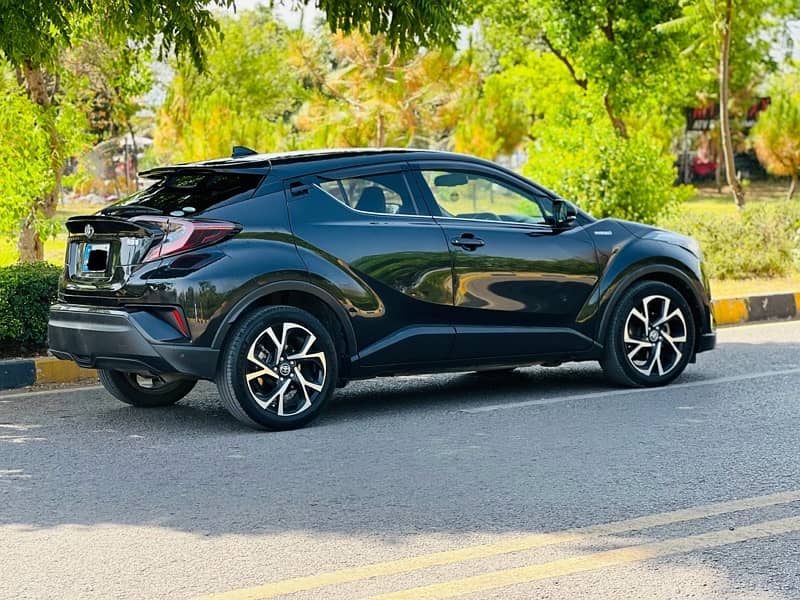 Toyota C-HR 2017 1