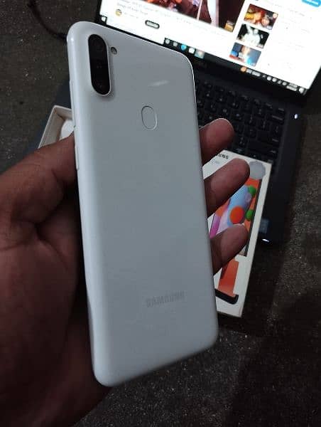 Samsung galaxy M11 4