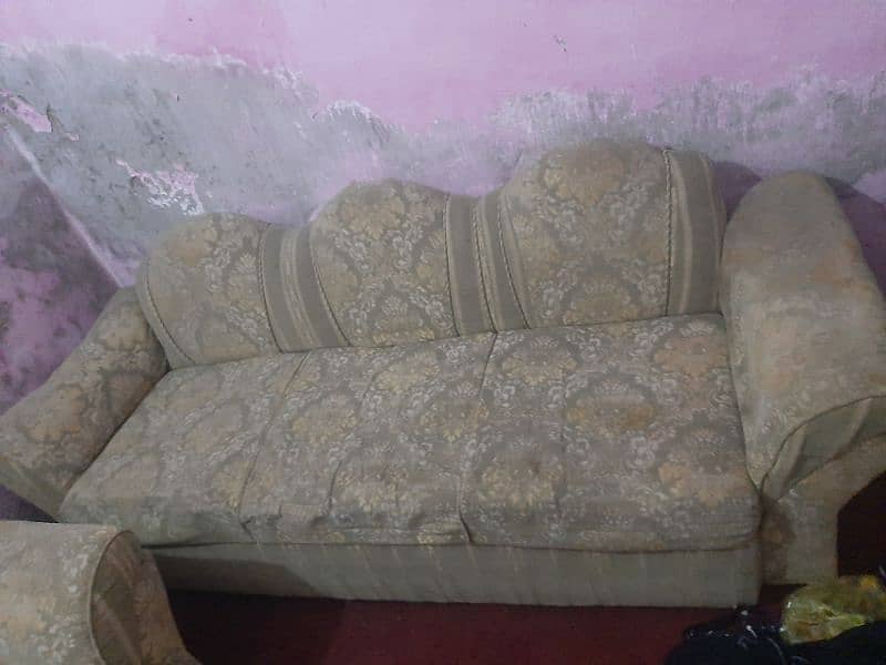 urgent sale sofa set 2