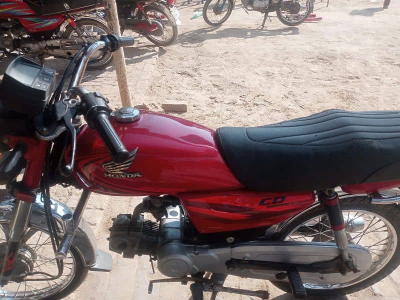 Honda cd70 bake saf hi 2015 namber 2016 ka hi 4