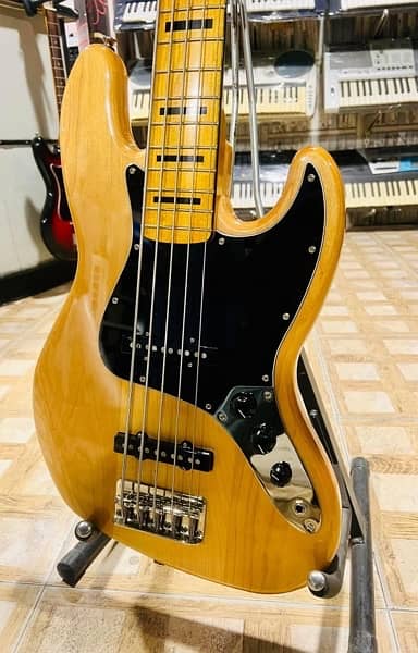 Fender Squier Classic Vibe '70s J Bass V, Maple Fingerboard - Natural 3