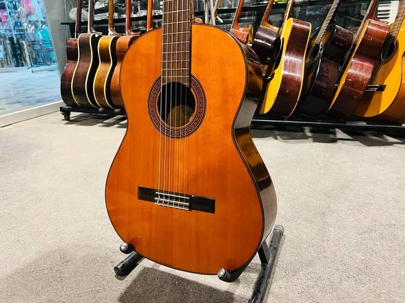 Yamaha G-85D nylon guitar Made in Japan we have japnese guitars avil 7