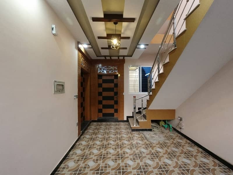 On Excellent Location House Of 5 Marla Available In Afshan Colony 3