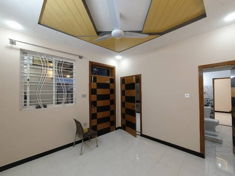 On Excellent Location House Of 5 Marla Available In Afshan Colony 7