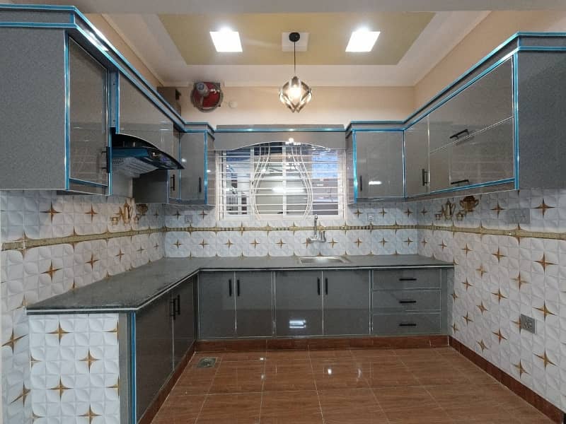 On Excellent Location House Of 5 Marla Available In Afshan Colony 14