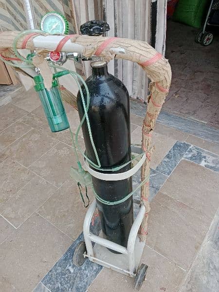 oxygen cylinder with stand 4
