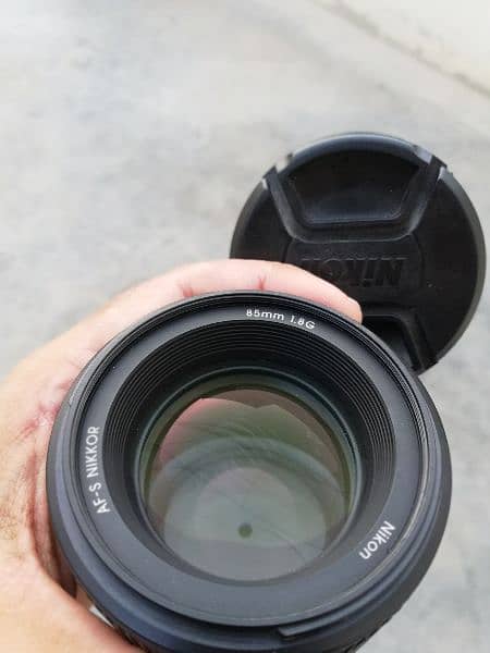 Nikon 85mm 1.8 - 10/10 Condition 1