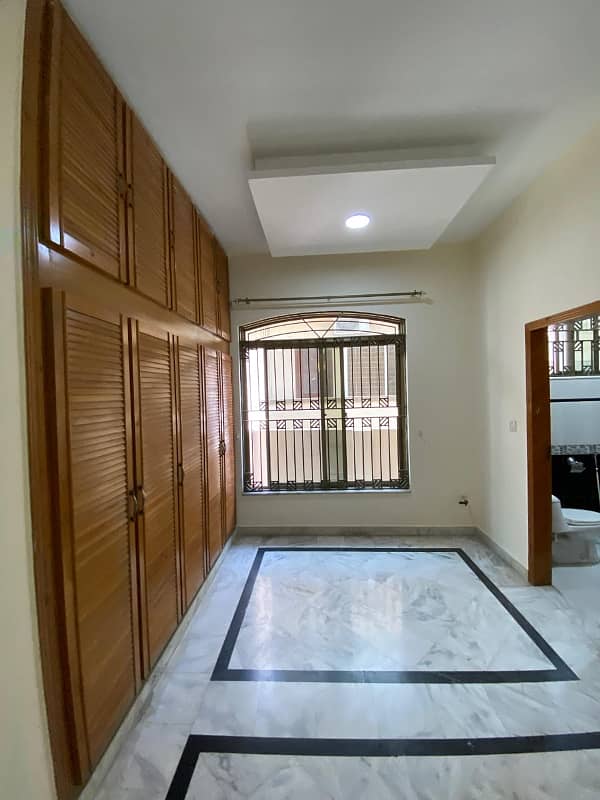 10 Marla 35x70 Upper portion for rent in G13 isb near market Masjid park 3