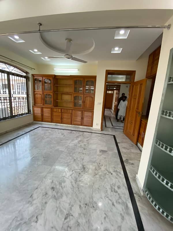 10 Marla 35x70 Upper portion for rent in G13 isb near market Masjid park 5