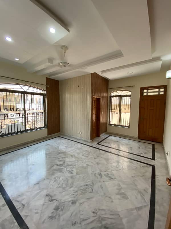 10 Marla 35x70 Upper portion for rent in G13 isb near market Masjid park 7