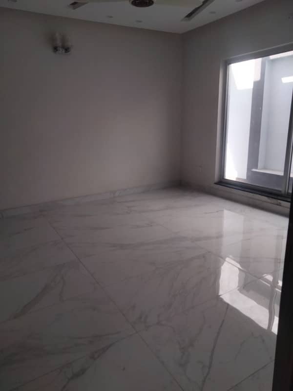 1 KANALBEAUTIFUL UPPER PORTION FOR RENT IN DHA PHASE 7 R BLOCK 8