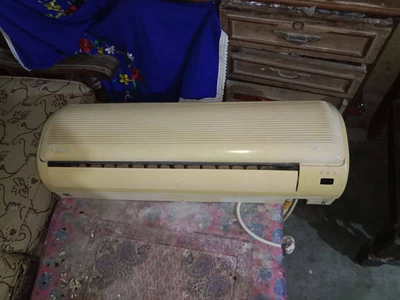 HAIER AC 1 TAN  FOR SALE UNIT OKAY H  GAS SAF H /O322-8O3O461 1