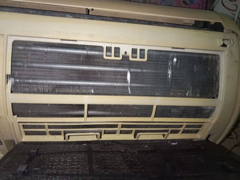 HAIER AC 1 TAN  FOR SALE UNIT OKAY H  GAS SAF H /O322-8O3O461 2