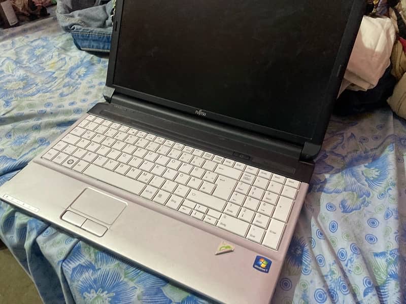Fujitsu Core i3 2nd Generation Laptop 0