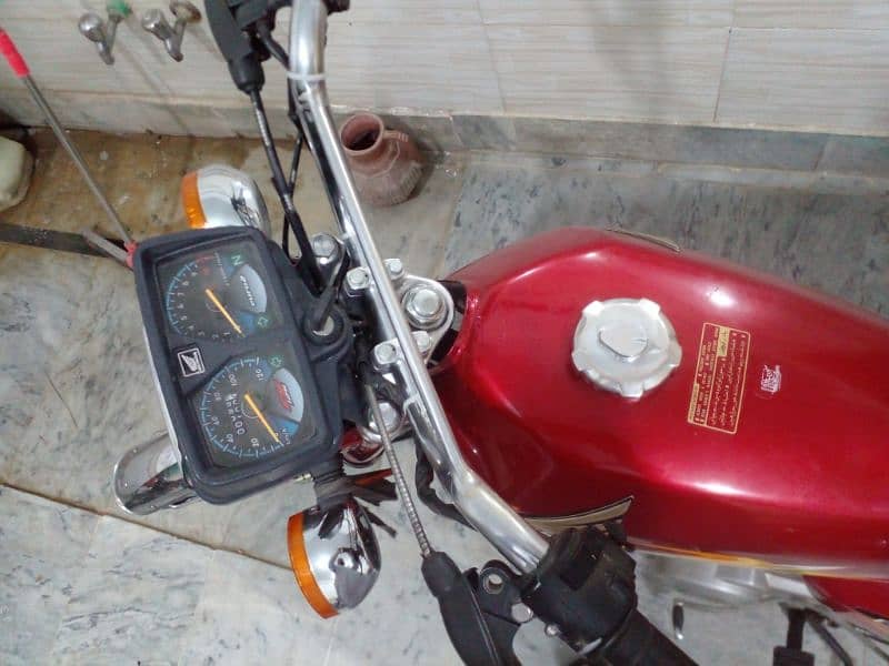 Honda 125 in nice condition original document's 21model vip number 7