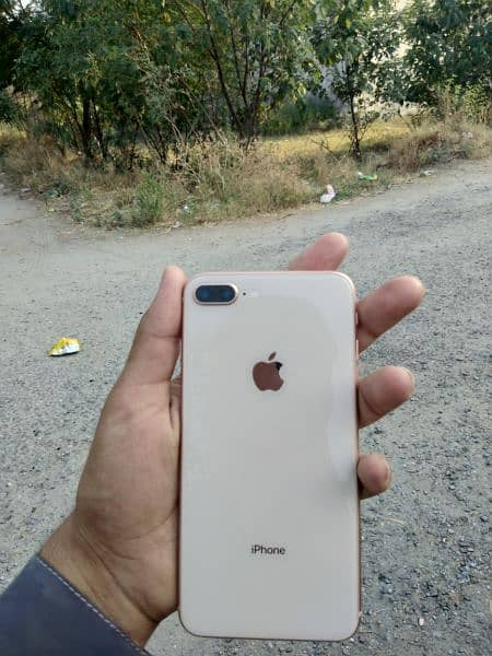 i phone 8 plus 64 gb 8/10 guldan colour 1