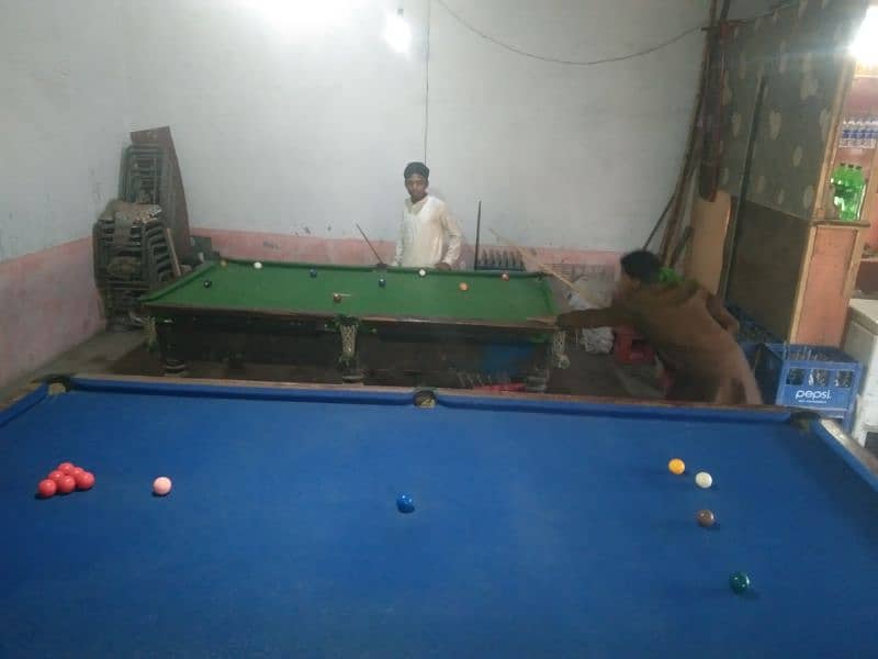 2 snooker 5/10 and 1 billiard table 4/8 6