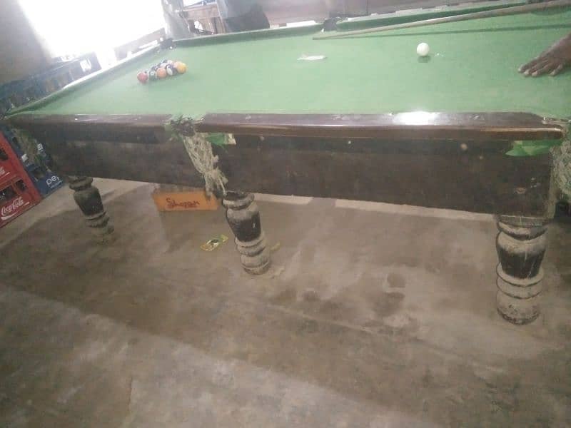 2 snooker 5/10 and 1 billiard table 4/8 8