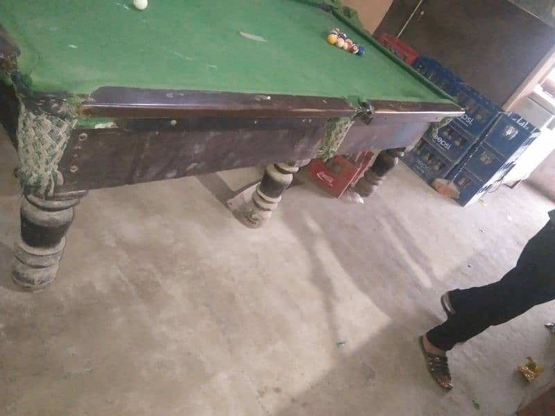 2 snooker 5/10 and 1 billiard table 4/8 9
