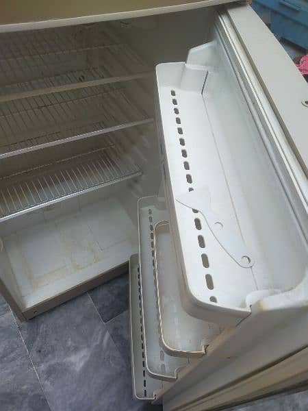 haier fridge good condition 3