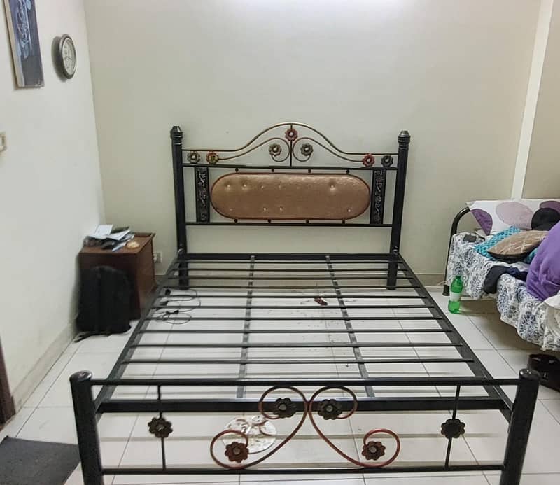 Wrought Iron bed 0