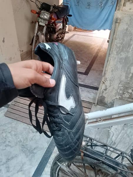 Football shoes UK 9 Size 2