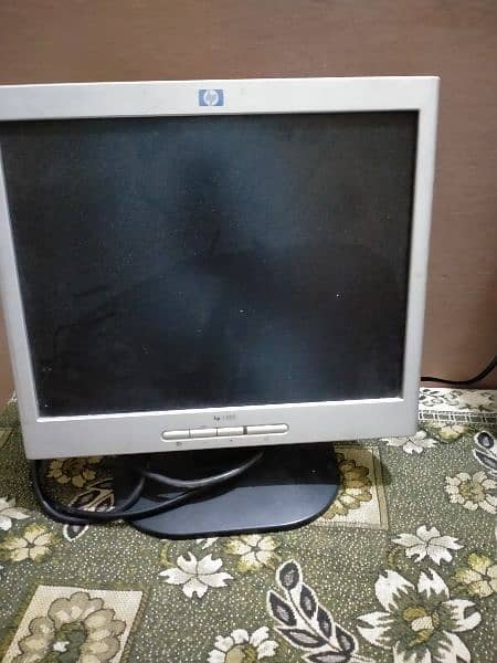 LCD 14" chalti h koi kharabi ni h achai halat ma h 0