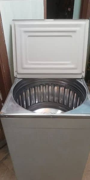 Washing machine for sale in good condition 4
