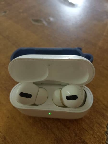 apple airpodds pro . urgent sale 0