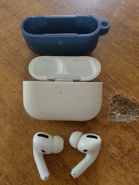 apple airpodds pro . urgent sale 1