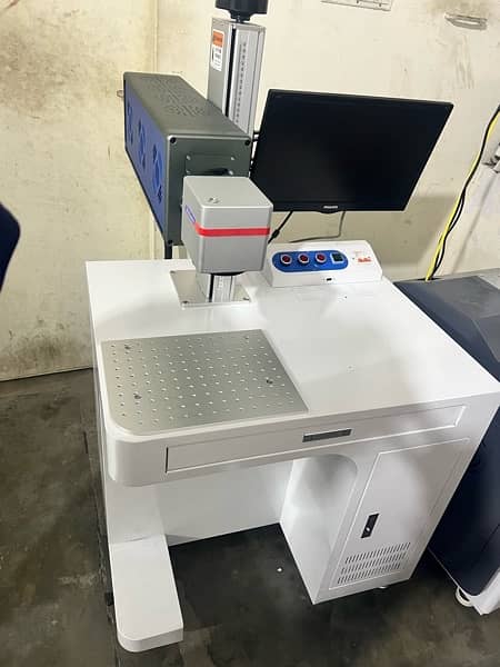 Fiber laser marking machine 8