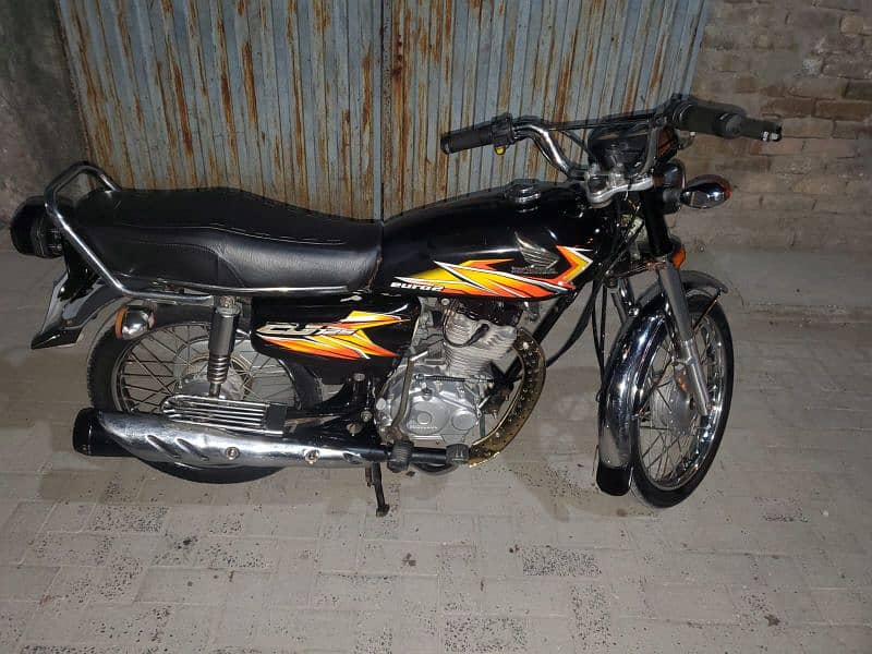 Honda 125 2021 model all Punjab no for sale Whatsapp 03165776834 8