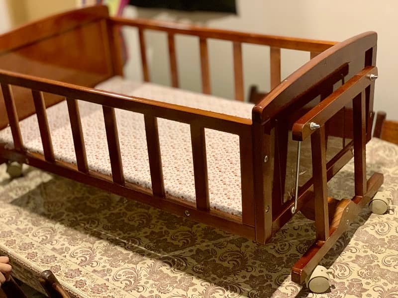 Baby Cot / Swing 2