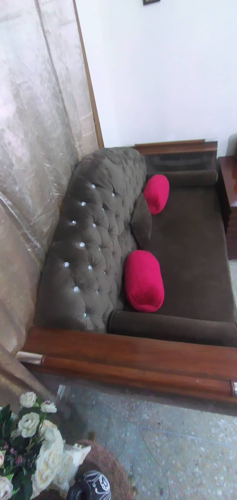 Sofa dewaan and cupboard 0