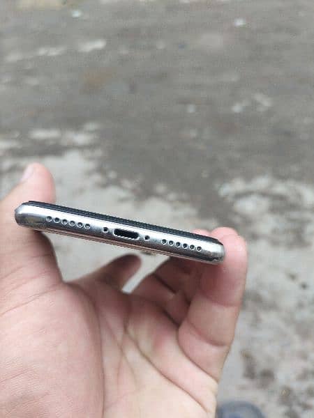 IPhone x 64gb available in new condition 4