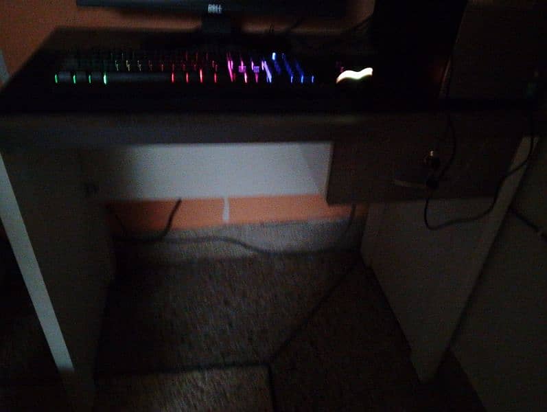Gaming PC With Mouse, Keyboard And Display For Sale 4