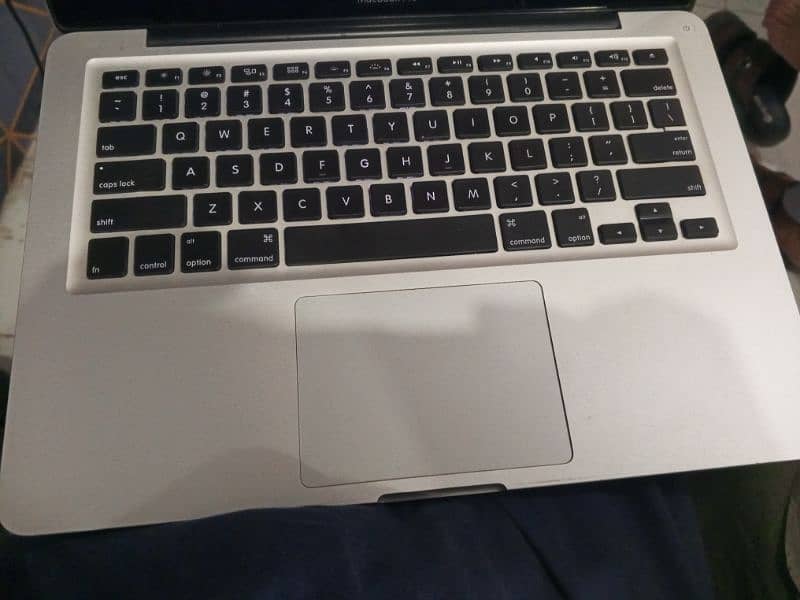 MacBook pro 13+Window operating system 2