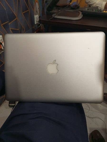 MacBook pro 13+Window operating system 3