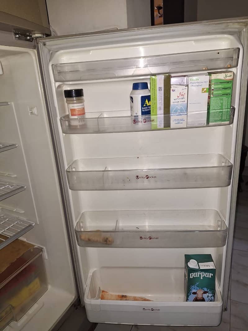 Refrigerator full size 2