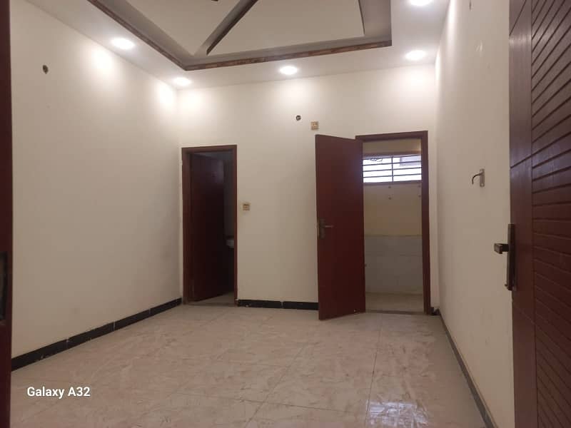 Good 950 Square Feet Flat For sale In Gulshan-e-Kaneez Fatima 2