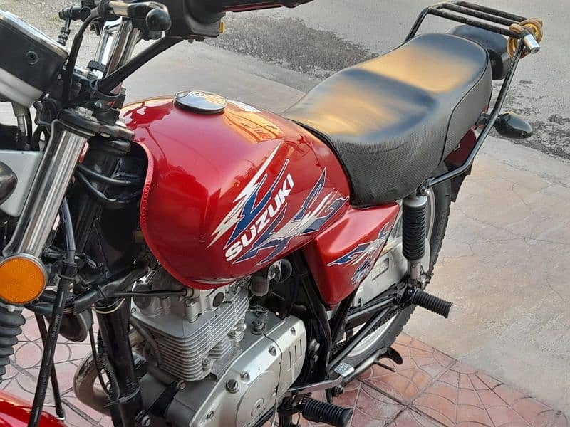 Mint Condition Suzuki 150 SE for Sale 8