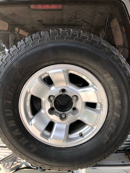 TOYOTA SURF 16 INCH ORIGANL RIM WITH TYRE ONLY ONE PIECE . 0